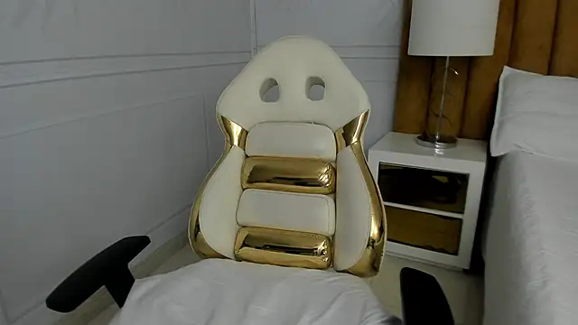 Snapshot of Daphne81_ chatting on 02-19-25, 05:27 Daphne81  online show from 02-19-25, 05:27