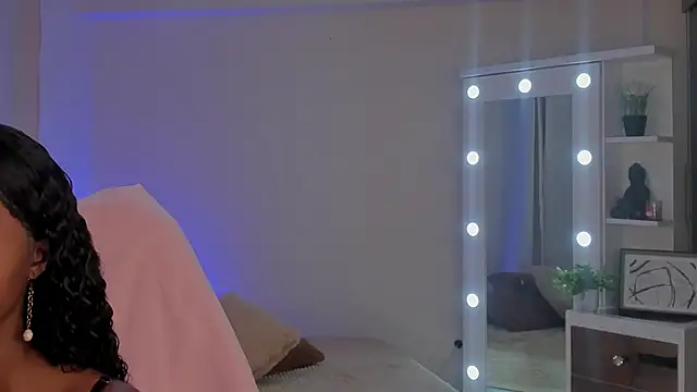 Snapshot of SavannahWildee chatting on 01-11-25, 11:12 SavannahWildee online show from 01-11-25, 11:12