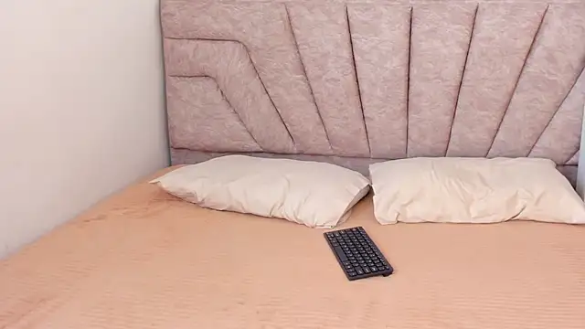 SavannahWildee online show from 03-09-26, 01:25