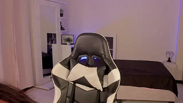 Snapshot of SavannahWildee chatting on 12-19-24, 09:27 SavannahWildee online show from 12-19-24, 09:27