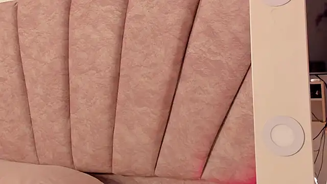 Snapshot of SavannahWildee chatting on 10-10-25, 01:01 SavannahWildee online show from 10-10-25, 01:01