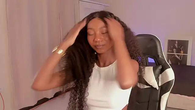 Snapshot of SavannahWildee chatting on 12-21-24, 09:25 SavannahWildee online show from 12-21-24, 09:25