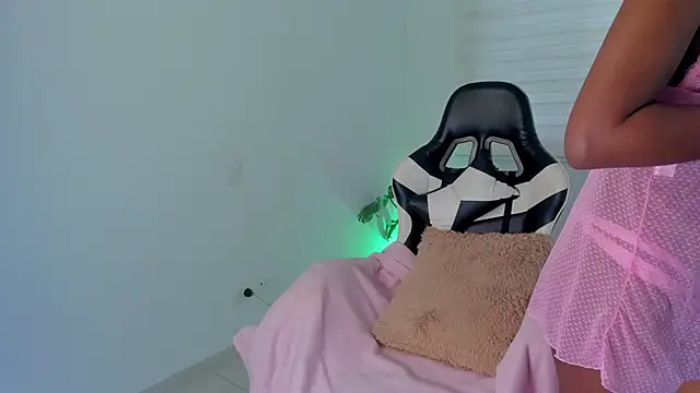 SavannahWildee online show from 08-03-26, 12:00