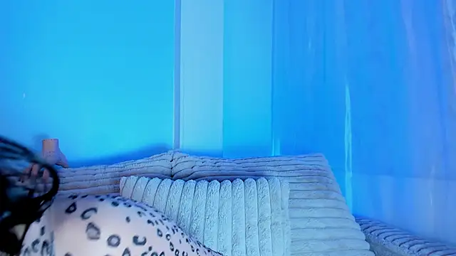 Snapshot of EmilyWithe chatting on 10-05-25, 12:12 EmilyWithe online show from 10-05-25, 12:12