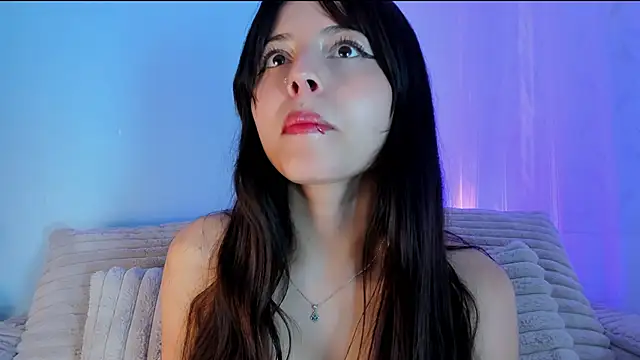 Snapshot of EmilyWithe chatting on 11-30-25, 11:49 EmilyWithe online show from 11-30-25, 11:49