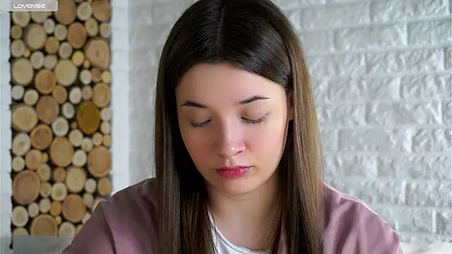 LowOncoming online show from 12-19-25, 02:04