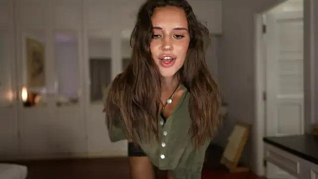 Snapshot of ValerieHill chatting on 10-11-25, 02:40 ValerieHill online show from 10-11-25, 02:40