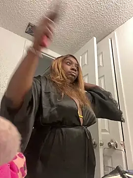 LillShayy online show from 12-17-25, 05:18