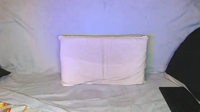 Snapshot of qustci-couple chatting on 10-15-25, 07:44 qustci-couple online show from 10-15-25, 07:44
