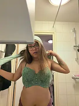 BaddieMelanie online show from 05-20-26, 07:49