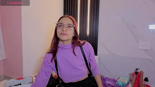 Scarlet Red  online show from 11-09-25, 01:04