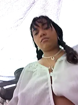 Snapshot of _octavia_ chatting on 06-15-26, 11:43 octavia online show from 06-15-26, 11:43