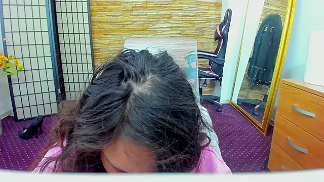 AishaRouhi online show from 12-21-25, 06:04