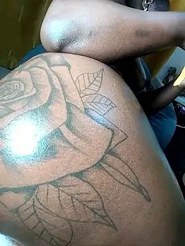 Hugemassivebootie online show from 11-21-25, 11:31