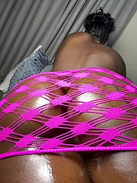 Hugemassivebootie online show from 05-21-26, 06:49