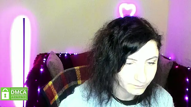 Muse kitty jenia online show from 12-15-25, 06:25