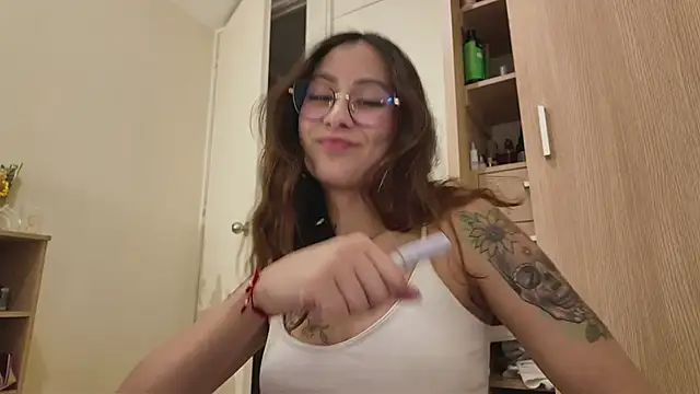 Snapshot of juanasnz99 chatting on 03-12-25, 04:19 juanasnz99 online show from 03-12-25, 04:19