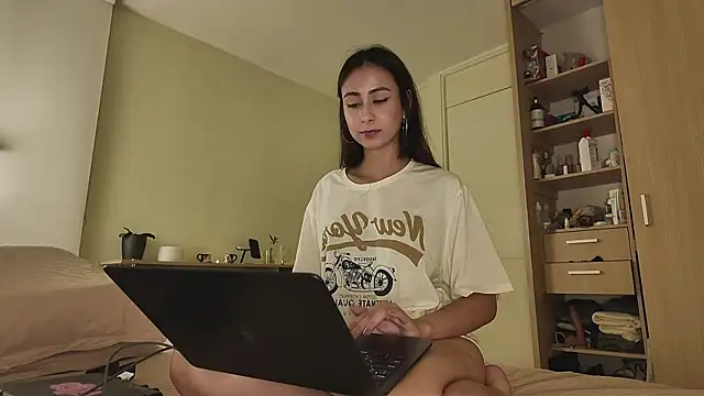 Snapshot of juanasnz99 chatting on 09-22-25, 02:39 juanasnz99 online show from 09-22-25, 02:39