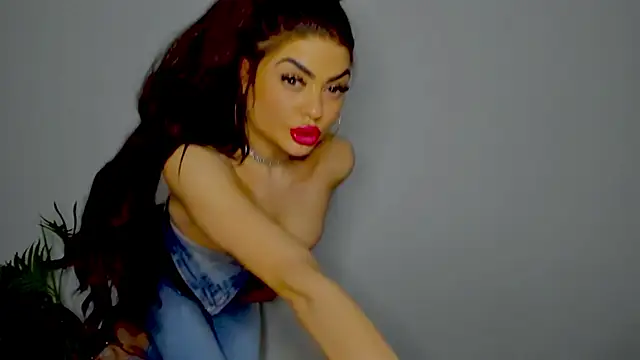 Snapshot of aishahottie chatting on 12-23-24, 02:24 aishahottie online show from 12-23-24, 02:24