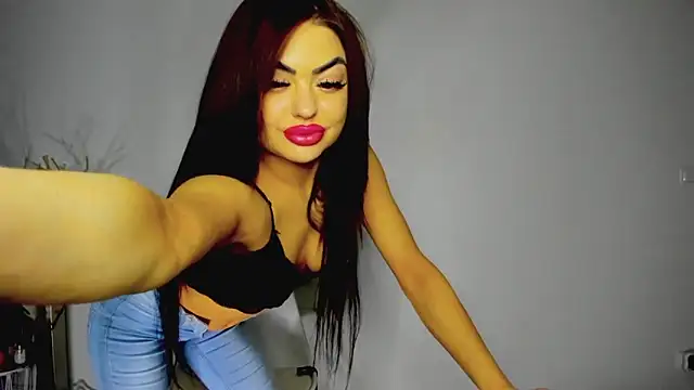 Snapshot of aishahottie chatting on 03-05-25, 11:16 aishahottie online show from 03-05-25, 11:16