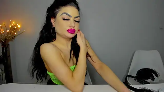 Snapshot of aishahottie chatting on 02-03-25, 10:21 aishahottie online show from 02-03-25, 10:21