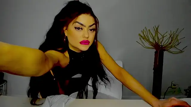 Snapshot of aishahottie chatting on 02-21-25, 02:50 aishahottie online show from 02-21-25, 02:50