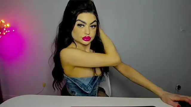 Snapshot of aishahottie chatting on 01-29-25, 11:35 aishahottie online show from 01-29-25, 11:35