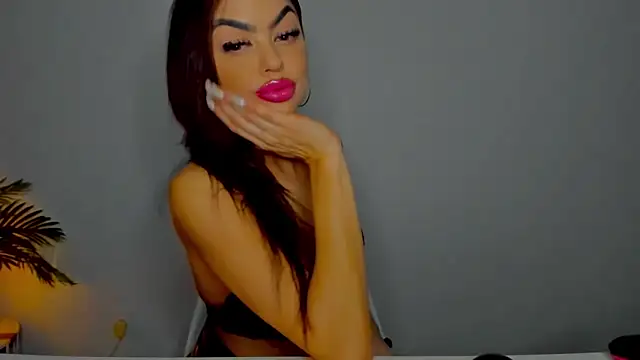 Snapshot of aishahottie chatting on 01-10-25, 05:47 aishahottie online show from 01-10-25, 05:47