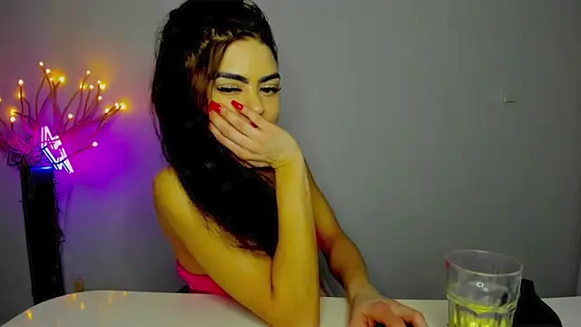 Snapshot of aishahottie chatting on 02-06-25, 03:27 aishahottie online show from 02-06-25, 03:27