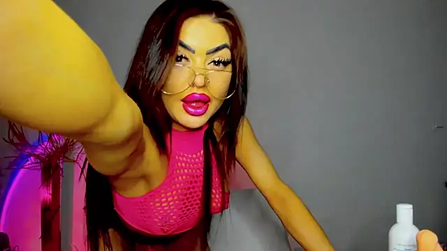 Snapshot of aishahottie chatting on 03-14-25, 01:16 aishahottie online show from 03-14-25, 01:16