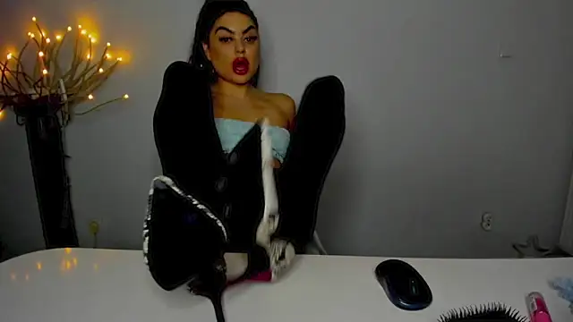 Snapshot of aishahottie chatting on 02-08-25, 03:52 aishahottie online show from 02-08-25, 03:52