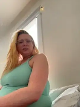 Snapshot of Lalalynn chatting on 04-20-26, 10:22 Lalalynn online show from 04-20-26, 10:22