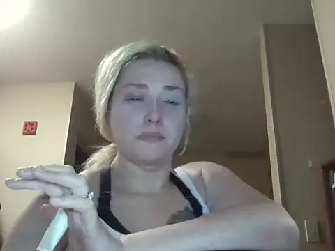 Snapshot of Lalalynn chatting on 04-03-26, 02:18 Lalalynn online show from 04-03-26, 02:18