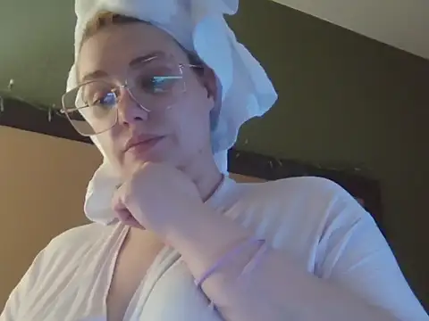 Snapshot of Lalalynn chatting on 03-25-26, 02:27 Lalalynn online show from 03-25-26, 02:27