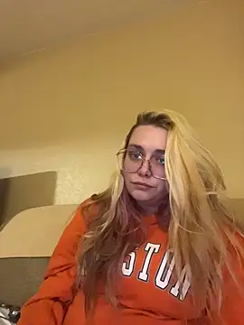 Snapshot of Lalalynn chatting on 04-16-26, 02:23 Lalalynn online show from 04-16-26, 02:23