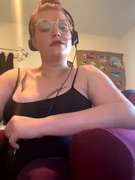 Lalalynn online show from 11-13-25, 07:40