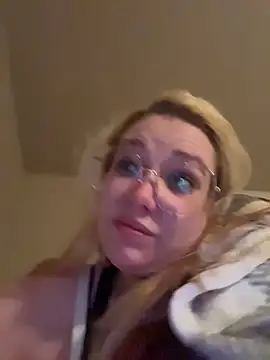 Snapshot of Lalalynn chatting on 05-10-26, 01:14 Lalalynn online show from 05-10-26, 01:14