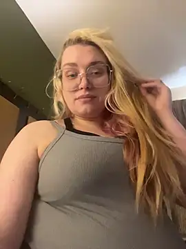 Snapshot of Lalalynn chatting on 04-14-26, 06:57 Lalalynn online show from 04-14-26, 06:57