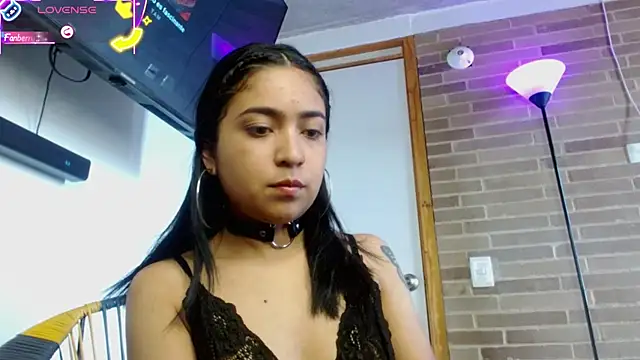 helenacyruss online show from 10-25-25, 04:18