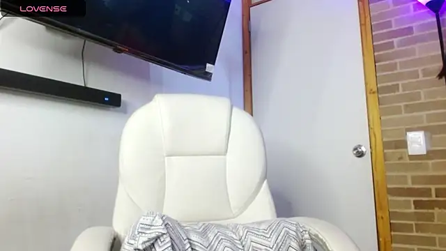 helenacyruss online show from 11-22-25, 02:27