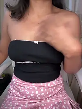 LeisyXO online show from 02-20-25, 01:03