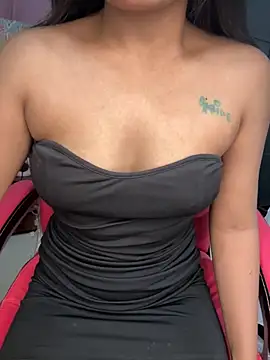 LeisyXO online show from 10-30-25, 07:55