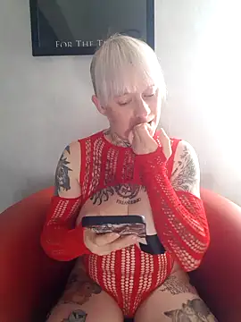 poussichienne online show from 09-17-25, 04:09