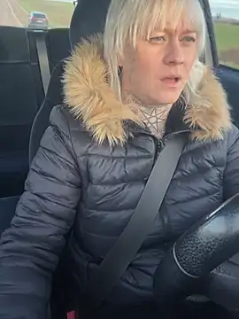 Snapshot of poussichienne chatting on 01-16-26, 02:32 poussichienne online show from 01-16-26, 02:32