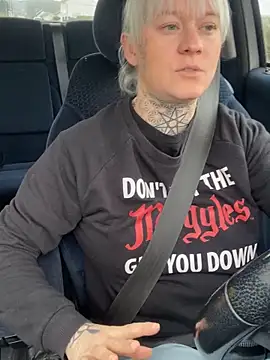 poussichienne online show from 12-17-25, 09:47