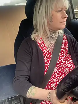 Snapshot of poussichienne chatting on 02-26-26, 10:04 poussichienne online show from 02-26-26, 10:04