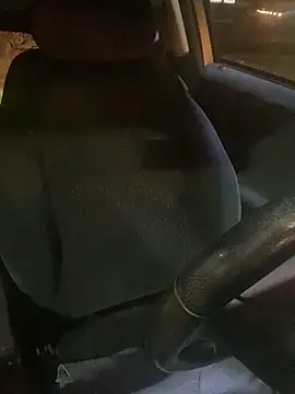 Snapshot of poussichienne chatting on 02-16-26, 04:44 poussichienne online show from 02-16-26, 04:44