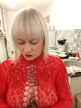 Snapshot of poussichienne chatting on 02-14-26, 04:29 poussichienne online show from 02-14-26, 04:29