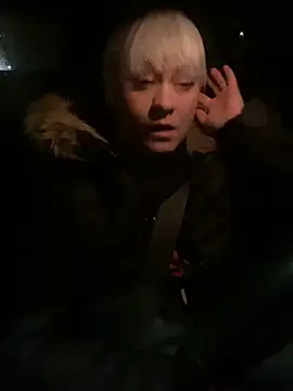 Snapshot of poussichienne chatting on 02-19-26, 04:20 poussichienne online show from 02-19-26, 04:20