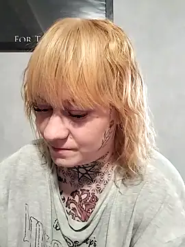 poussichienne online show from 04-23-26, 03:57